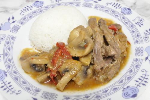 Jak uvařit hovězí nudličky se žampiony a kapiíí ? Snadné recept, připravený za 45 - 60 minut